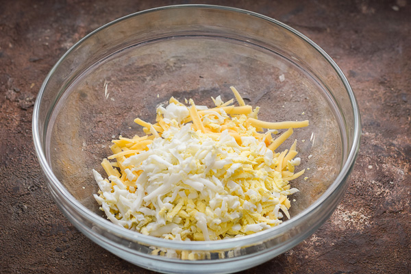 Салат из свеклы с сыром и яйцом рецепт фото 3